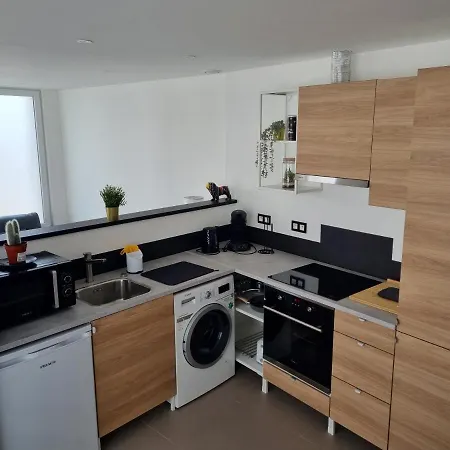 Maisonnette Entierement Renovee