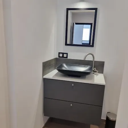 Maisonnette Entierement Renovee