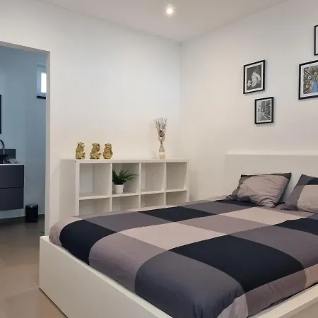 Maisonnette Entierement Renovee * Givet