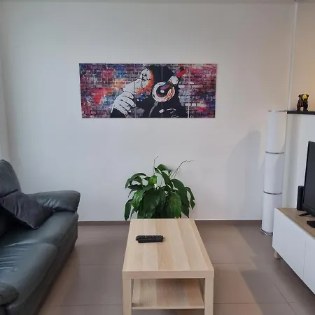 Maisonnette Entierement Renovee *
